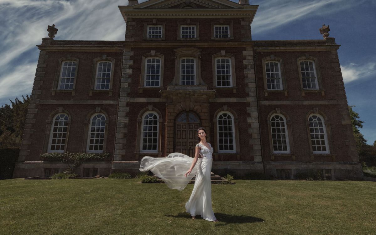 Kingston Bagpuize House bride